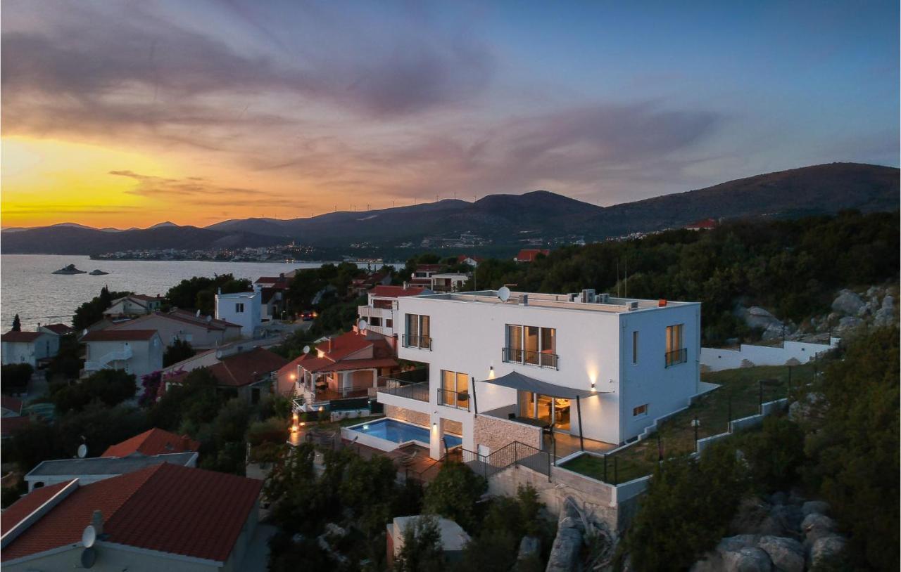 Stunning Home In Okrug Donji With Sauna, Outdoor Swimming Pool And Heated Swimming Pool Okrug Gornji Exterior foto